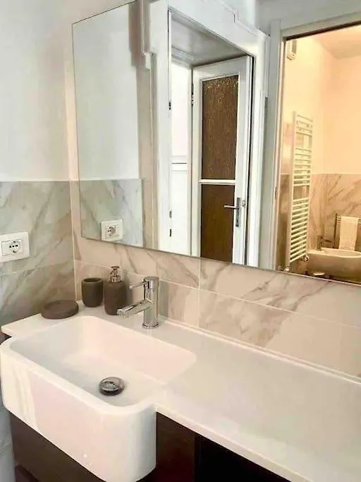 Gracious Apartment In The Heart Of Monza Italia